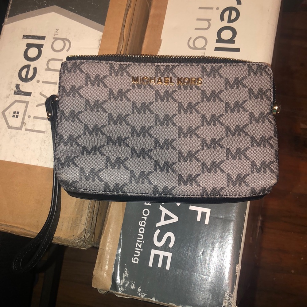 Michael Kors wristlet